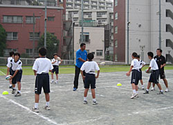 ボールの持ち方、体重のかけ方も細かく教えてくれました